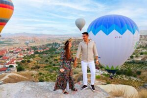 Balloons watching Tour w/ PickUp, Breakfast - Love Valley chase: sunrise light, fairy chimneys, and balloons overhead