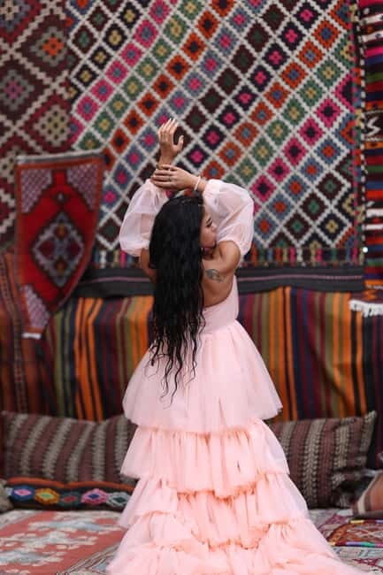 Cappadocia: Photo Shooting With Flying Dress & Carpet House - The 30-Minute Photoshoot: Dress, Posing, and Photo Count