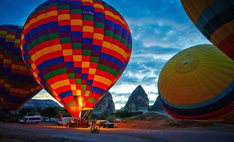 Göreme: Cappadocia Hot Air Balloon Ride - Landing with a toast and a souvenir certificate