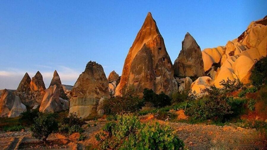 Göreme: Full-Day Customized Cappadocia Compact Itinerary - Avanos Pottery Village and the Turkish Turquoise Moment