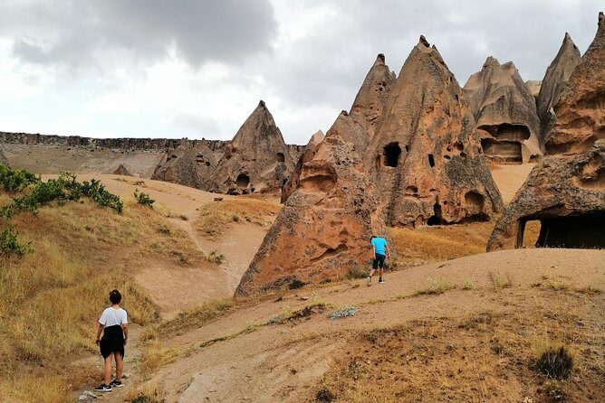 Hiking tour in Cappadocia Red and Rose valley - Your Start in Göreme: Finding the Right Spot and Getting Moving
