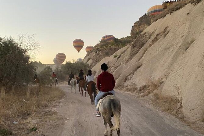 Magical horse ride with balloon in Cappadocia - Pickup and timing in Goreme: the 6:00 am start