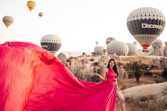 Photoshoot with Balloons in Cappadocia - Rose Valley: photographing balloon inflation and lift-off
