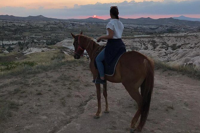 Sunset Horsebackriding-Tour through the Valleys of Cappadocia - Rose Valley slow glide: getting your bearings with big views