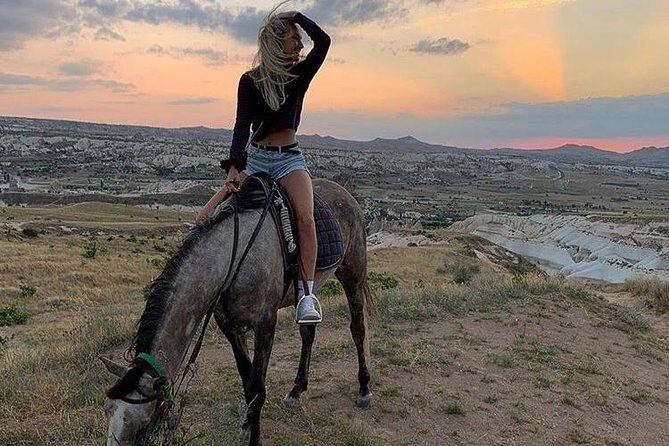 Sunset Horsebackriding-Tour through the Valleys of Cappadocia - Sunset Point: the photo moment, then the ride back down