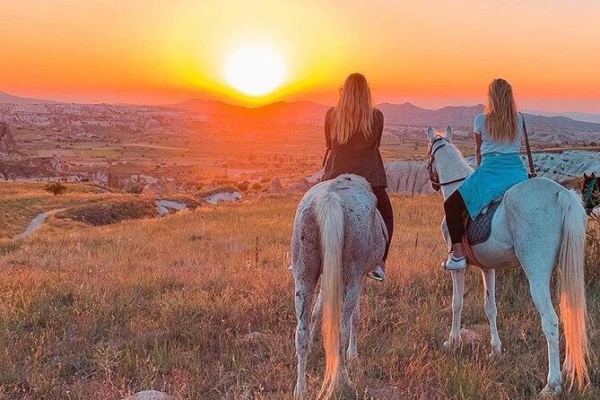 Sunset Horsebackriding-Tour through the Valleys of Cappadocia - Horses, safety, and how “beginner-friendly” really works
